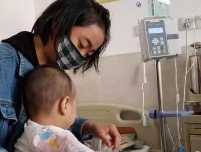 新生儿窒息让脑瘫缠上普通家庭，自存脐带血点燃希望