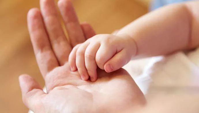 脐带血怎么采集？（采集脐带血对孕妈和宝宝有伤害吗）